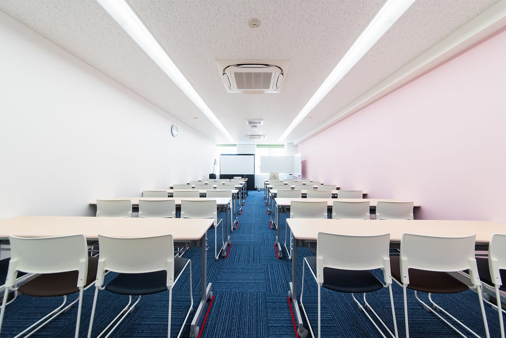 名古屋栄705会議室(定員36名)