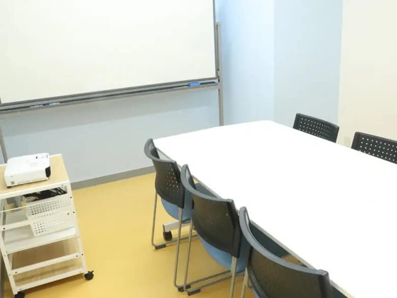 旭町104会議室(定員6名)