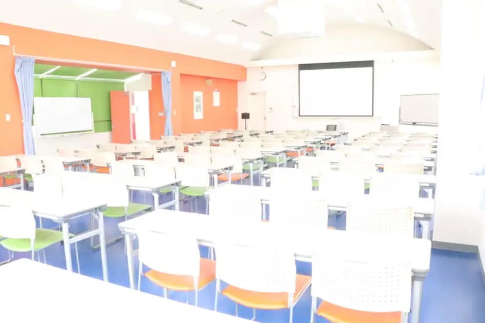 旭町801会議室(定員99名)